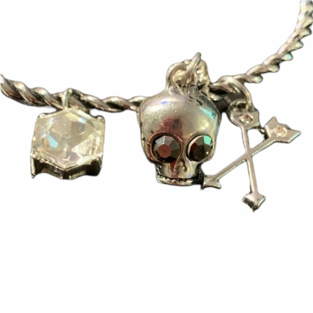 Rin's Unique Boutique - Skull Charm Bracelet